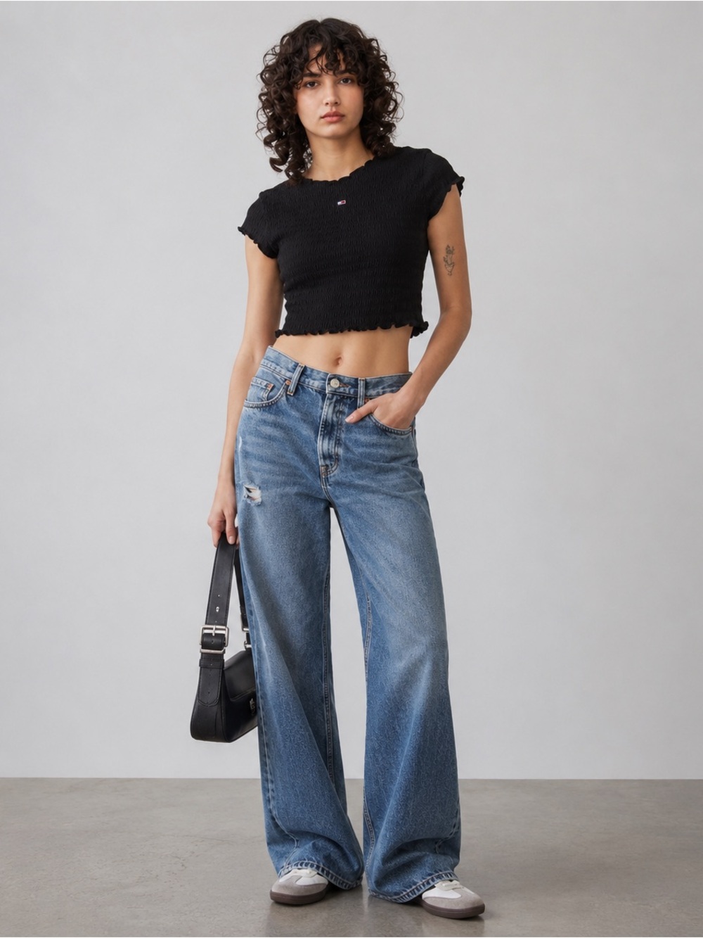 Tommy Jeans Smocked Crop Top Black Textured Stretch Lettuce Hem Logo Tee Large